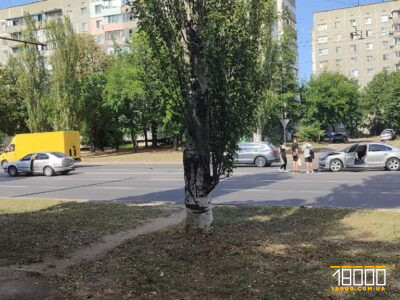 у Черкасах на проспекті Перемоги аварія між двома авто