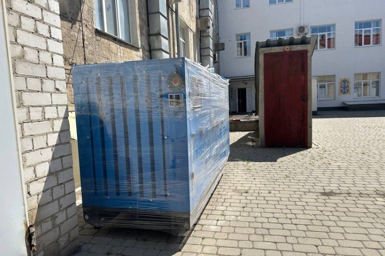 потужний генератор