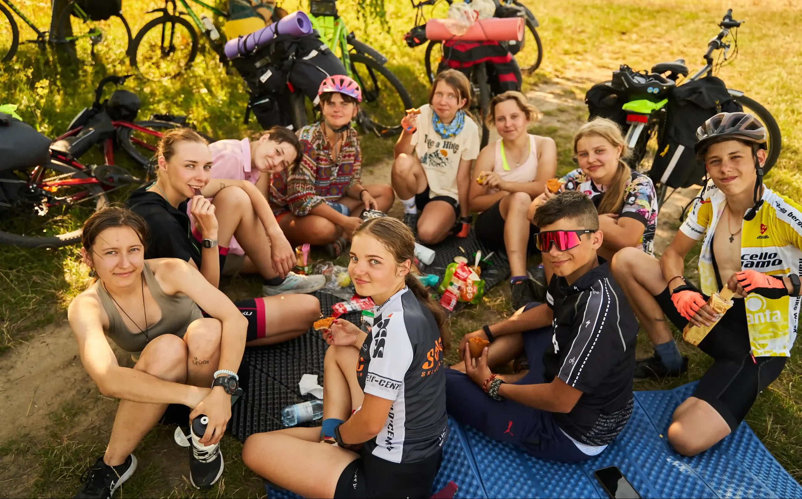 учасники табору пласту