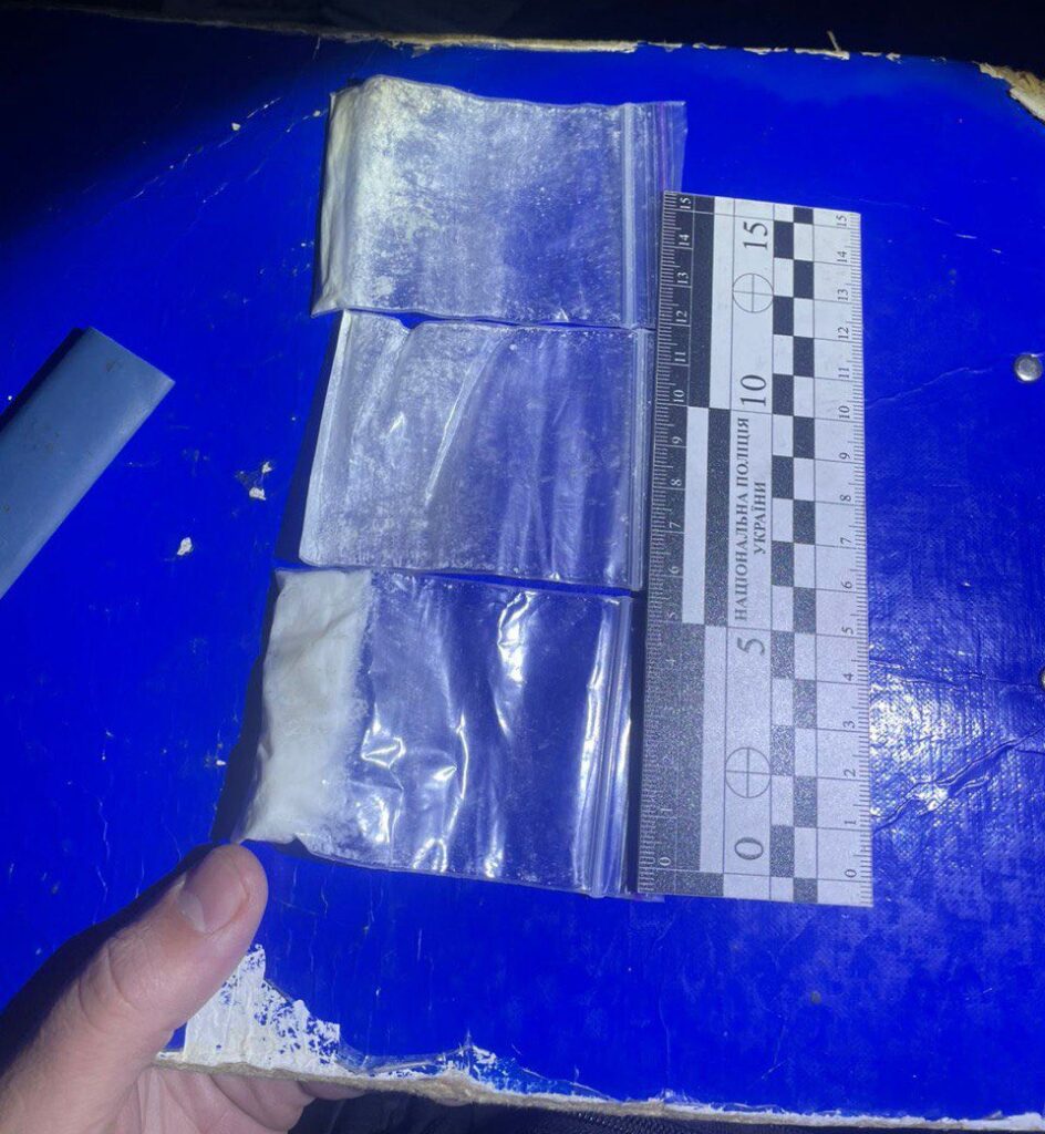 вилучені у водія наркотики