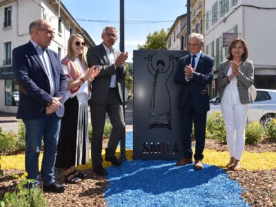 відкриття пам'ятника Дівчині Смілі у Франції