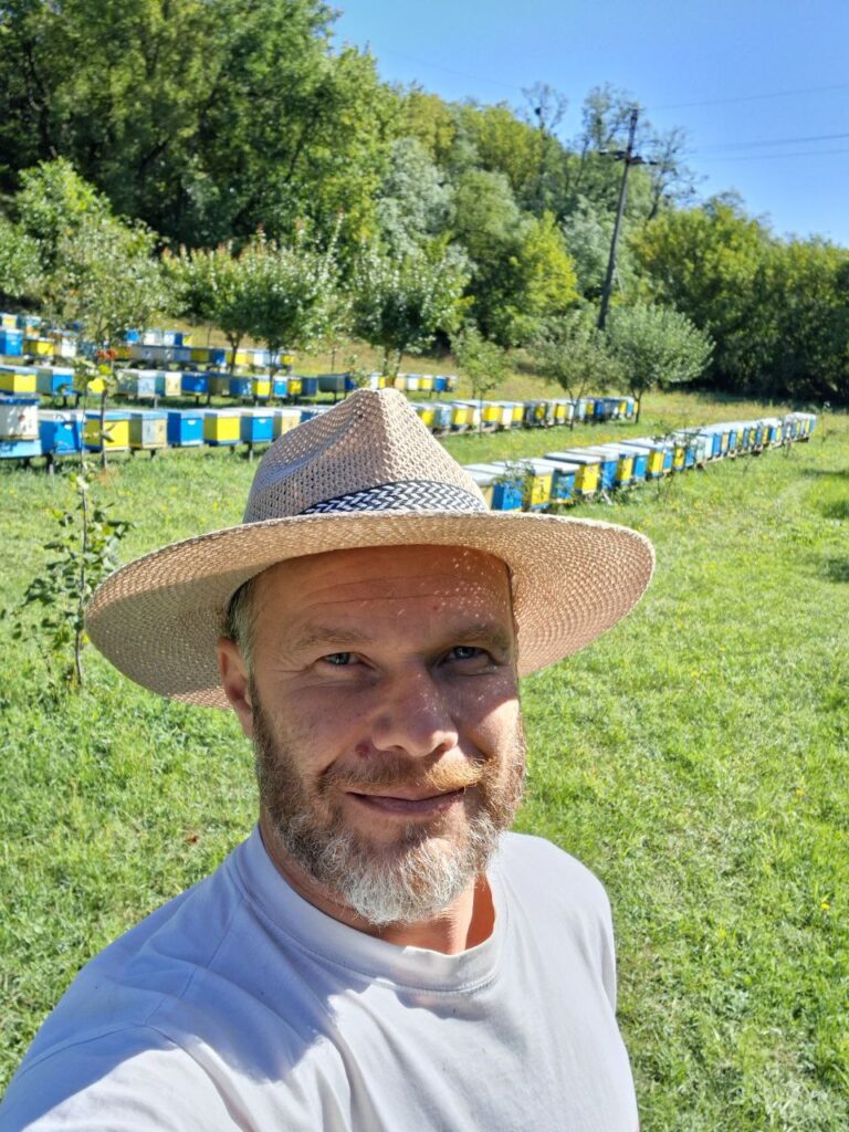 Черкащанин пасічник Ігор Тарануха