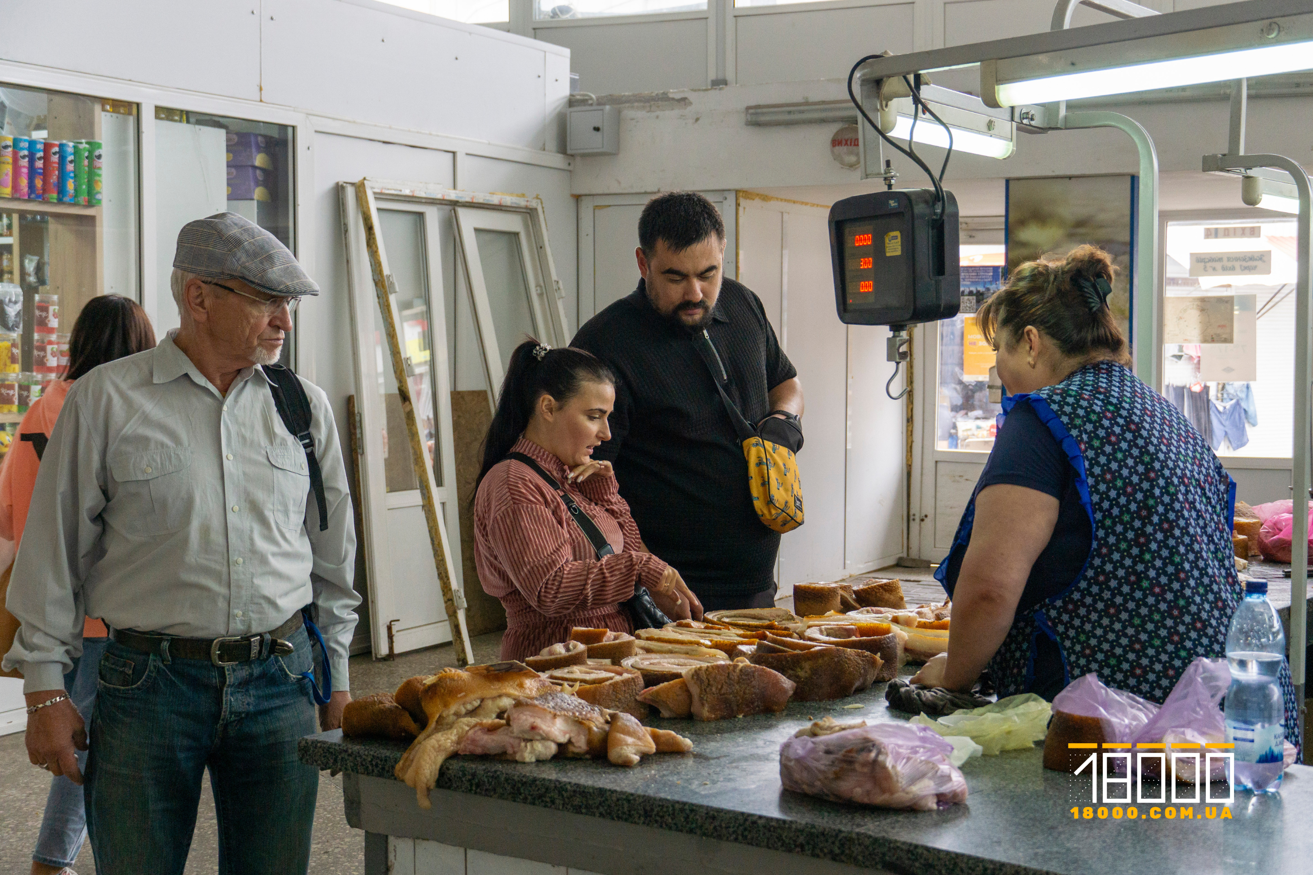 Покупці сала