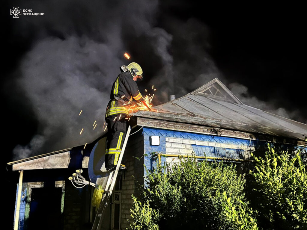 рятувальники на даху