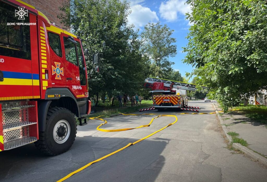 автомобіль пожежників 14 серпня