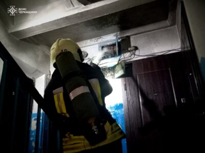 рятувальник у під'їзді