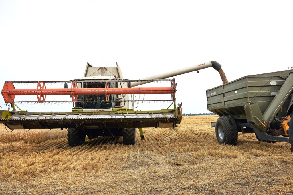 комбайн у полі 