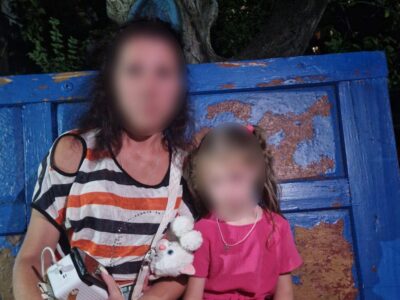 мати з дівчинкою