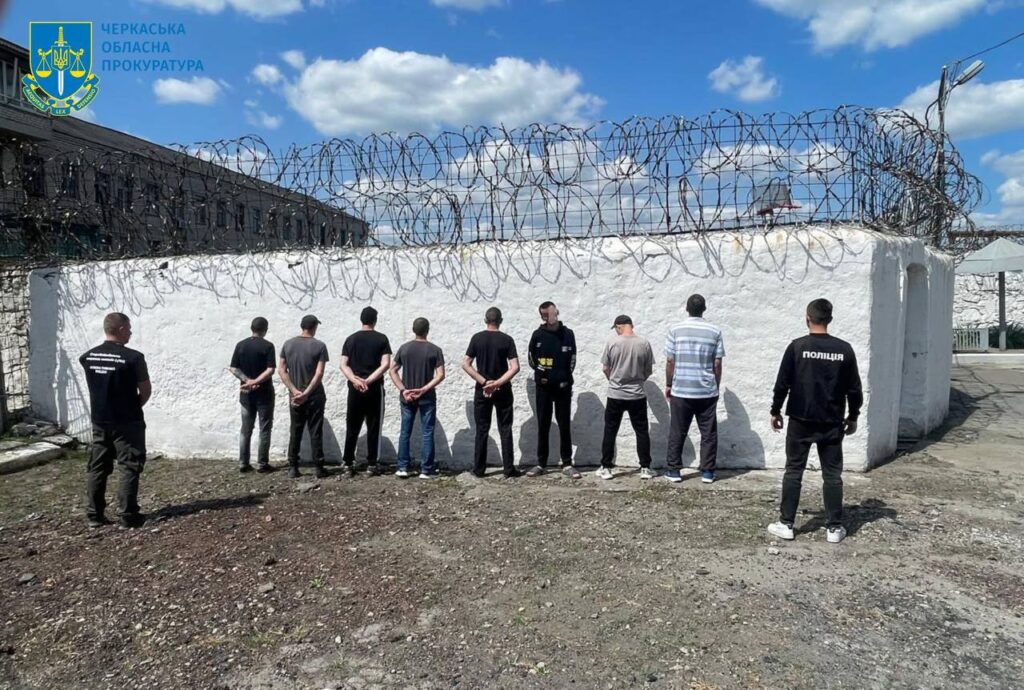 шахраї, які виманювали гроші військових на Черкащині