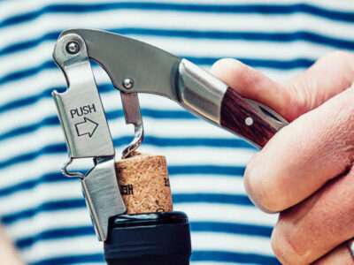 штопор, розкладний ніж, пляшка