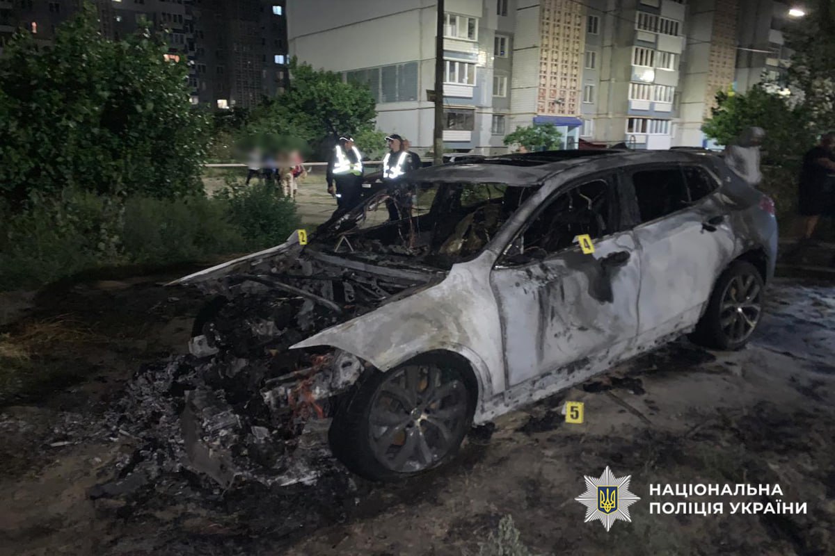 спалена автівка