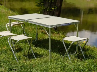 столик та стільці