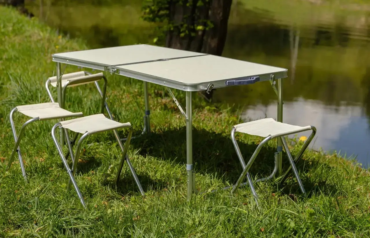 столик та стільці