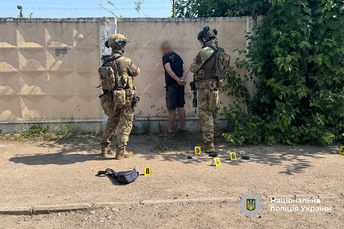 Затримання чоловіка, який погрожував підірвати гранату