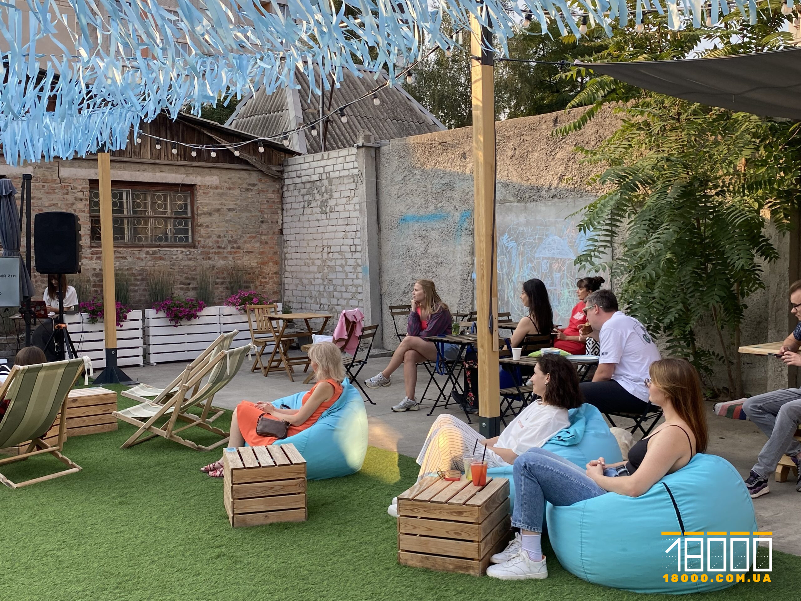 Люди на заходів