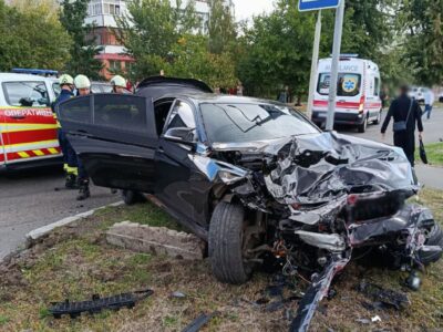 Пошкоджена БМВ