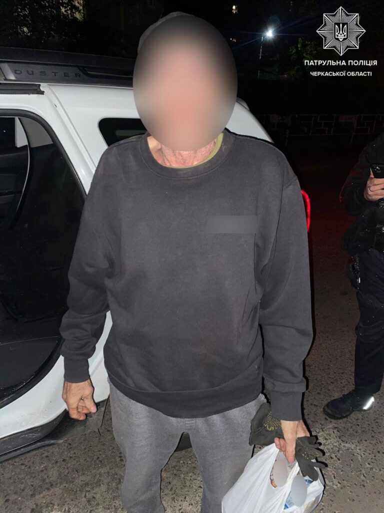 патрульні допомогли повернутися додому літньому чоловіку, який загубився