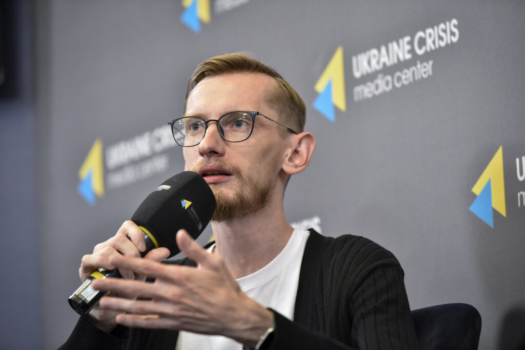 Дмитро Безверхній