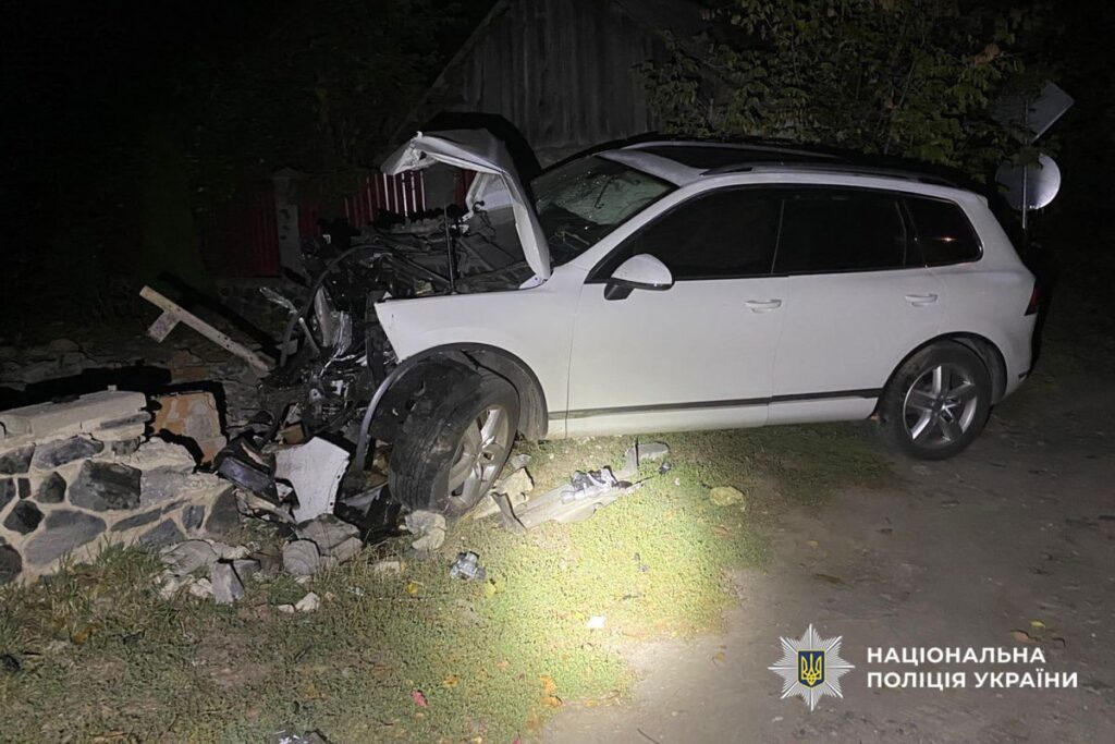 автівка в'їхала у паркан на Звенигородщині