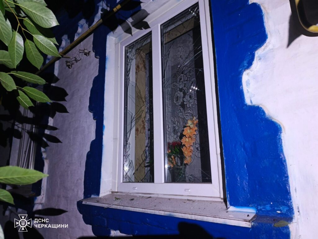 вибите вікно у хаті