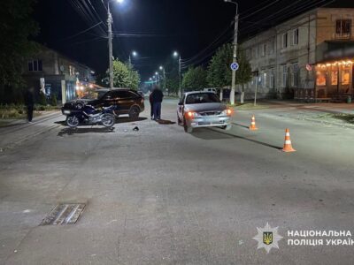 зіткнулися мотоцикл та легковик у Городищі