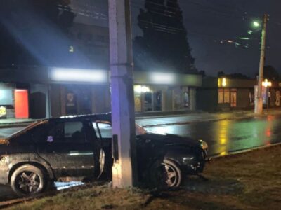 авто в'їхало в електроопору 18 вересня