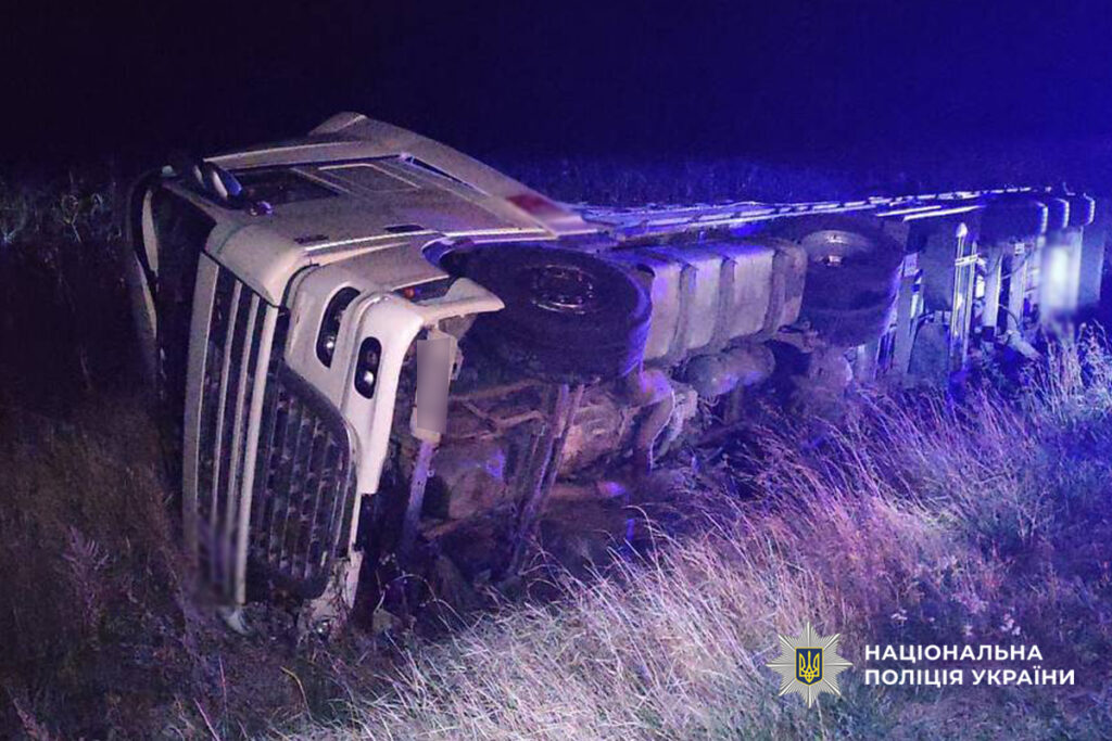 перекинута вантажівка біля Умані