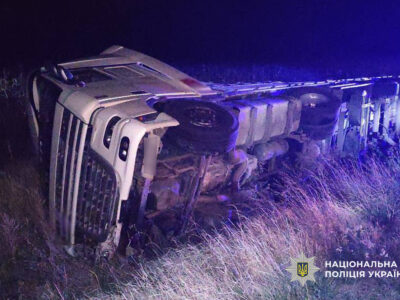 перекинута вантажівка біля Умані