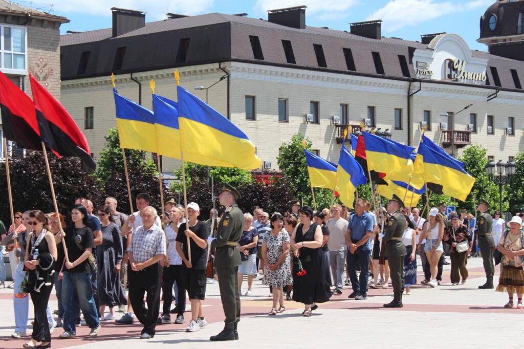 зібрання військових на похованні