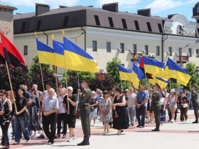 зібрання військових на похованні
