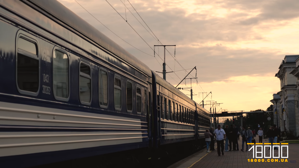 Поїзд на вокзалі в Смілі на ст. ім. Т. Шевченка