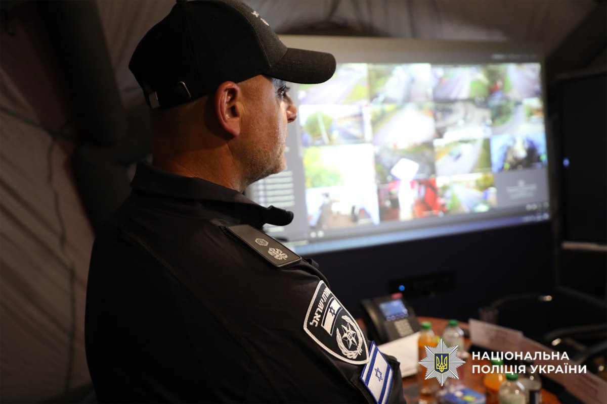 Поліцейські стежать за ситуацією в місті