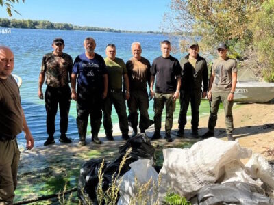 люди біля Дніпра