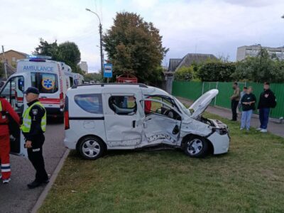 Пошкоджений Renault Dokker