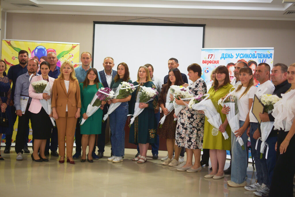 люди в залі