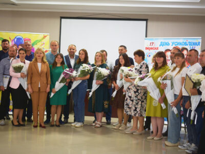 люди в залі