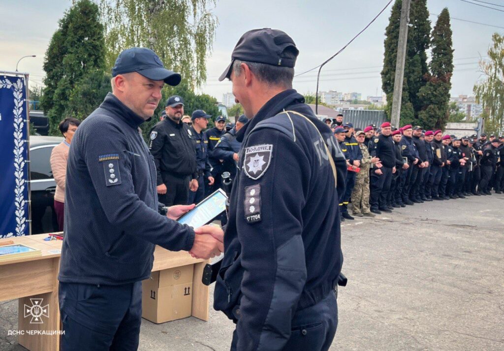 рятувальників нагороджують після чергування в Умань на Рош га-Шана