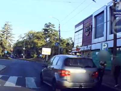 скрін відео, де водій порушив ПДР у Черкасах