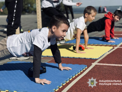 діти на турнірі на честь поліцейських