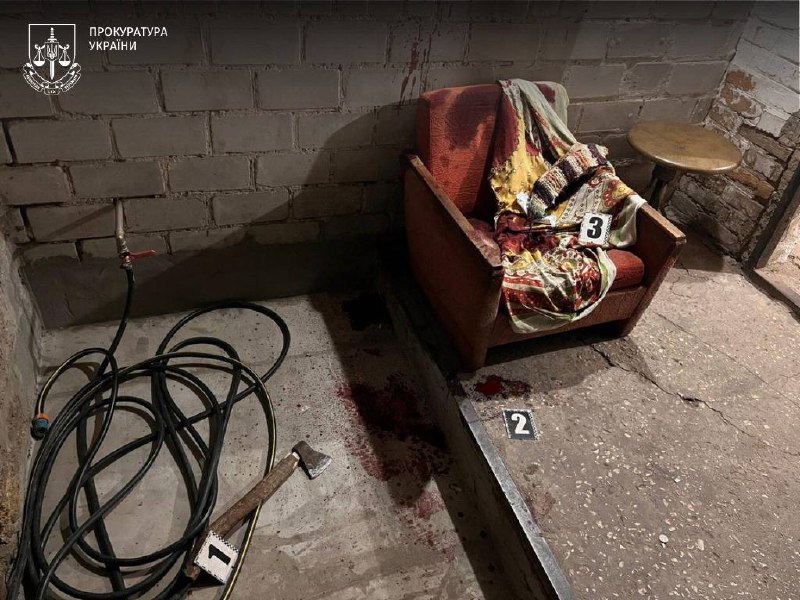 місце, де жінка напала із сокирою на чоловіка