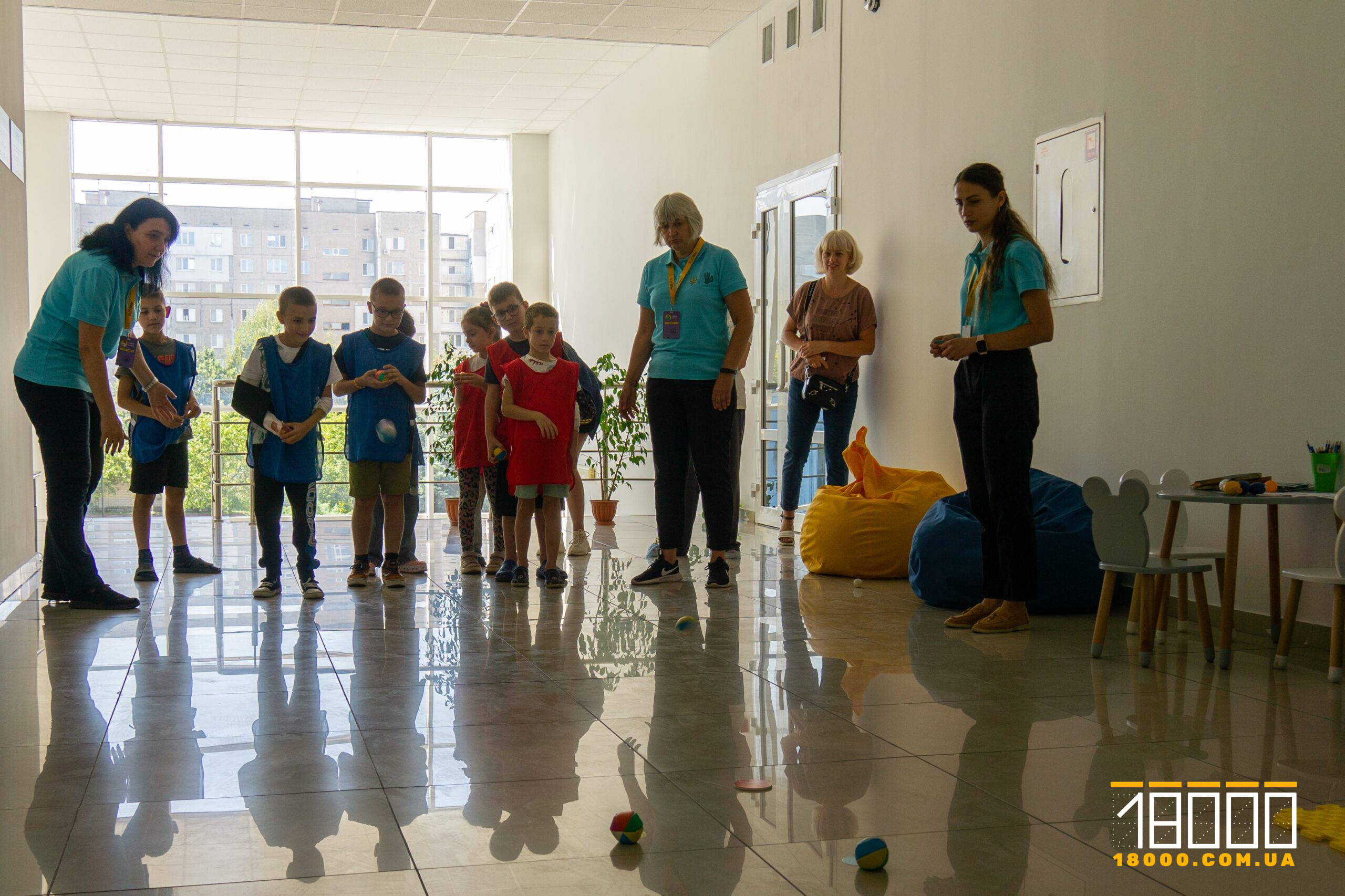 Діти грають у командах