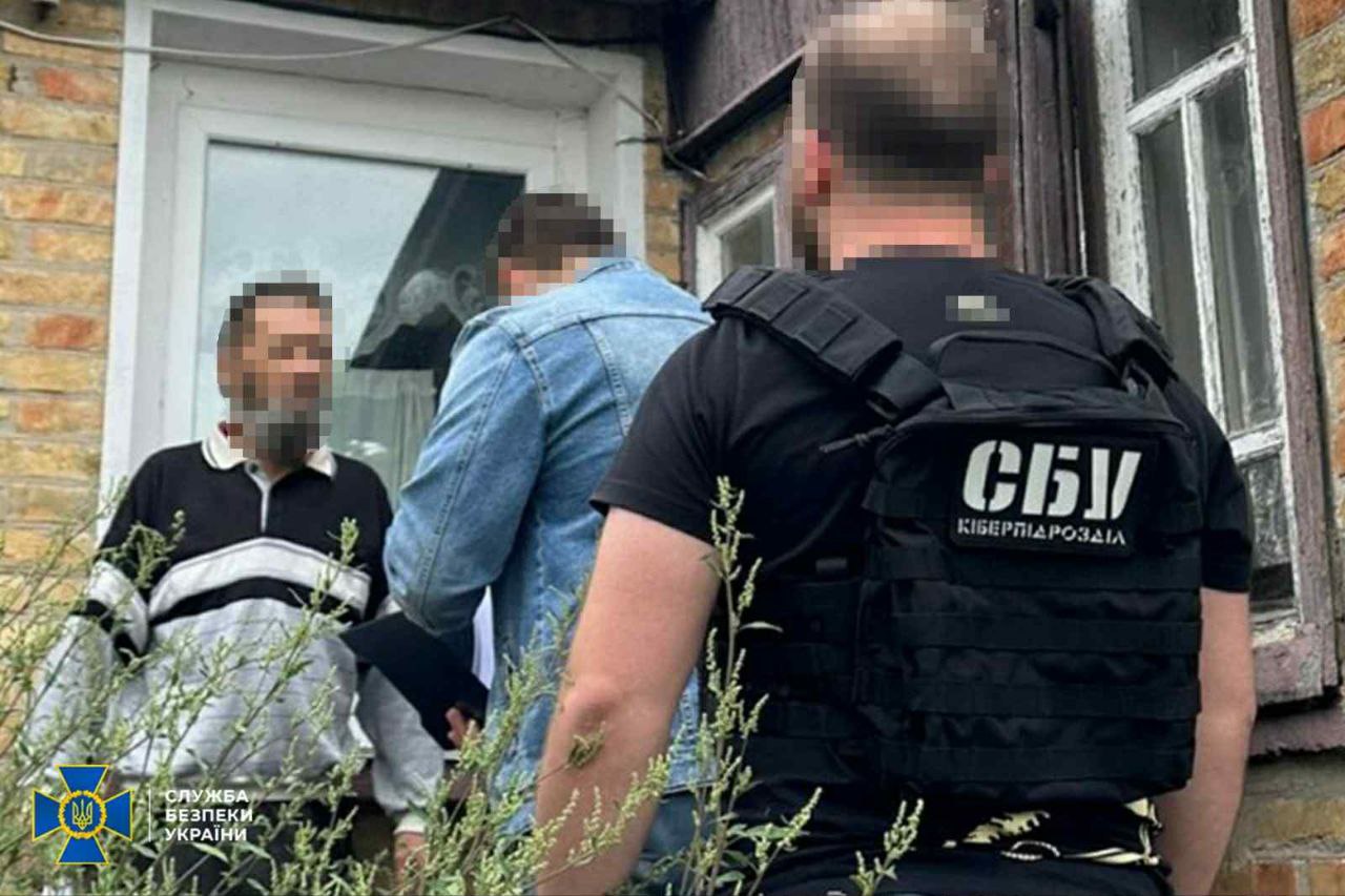 чоловік біля дверей