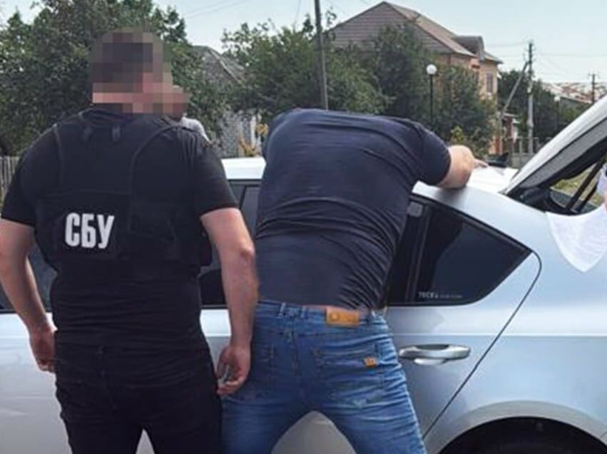 затримують чоловіка