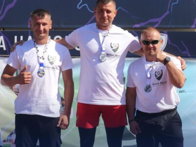 черкаські ветерани після змагань з медалями