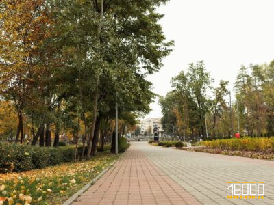 Алея в парку Соборний у Черкасах