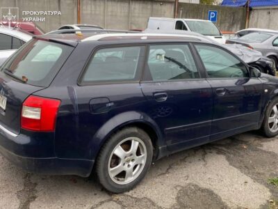 Автомобіль "Ауді"