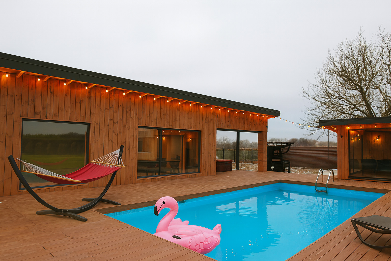 Басейн із підігрівом у Вілла Гарден 