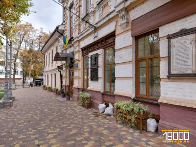 Вхід у Черкаську дитячу музичну школу ім. Лисенка