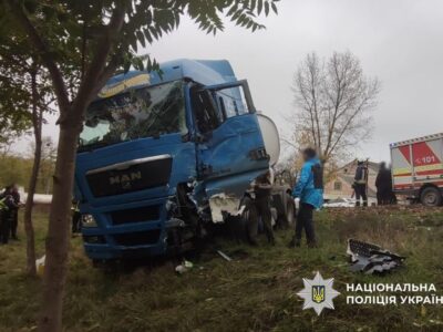вантажіка з'їхала на узбіччя унаслідок ДТП