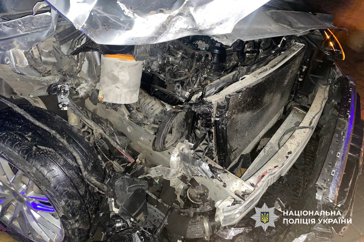 пом'ятий капот